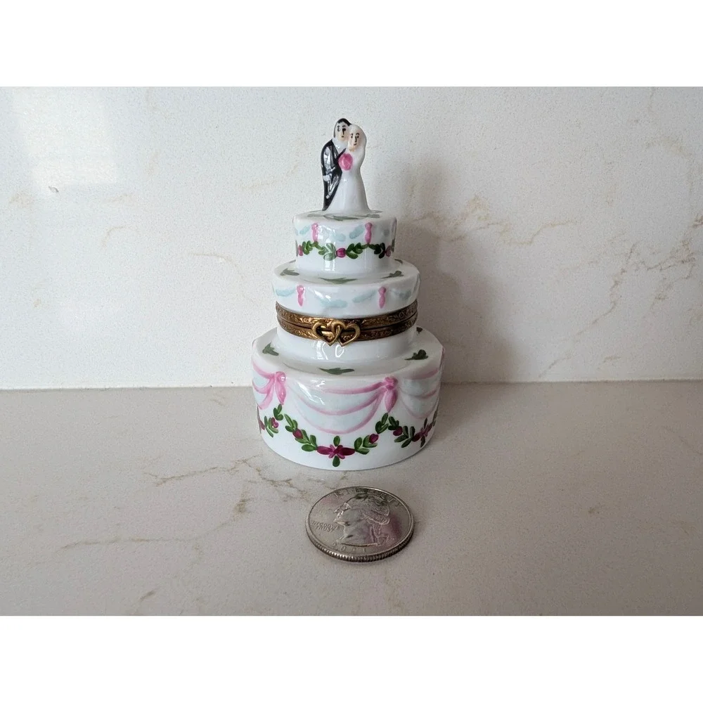 Eximious Limoges France Wedding Cake Trinket Box Peint Main Hand Painted 3 Tier